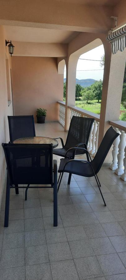 Apartment Elena Galovac  エクステリア 写真